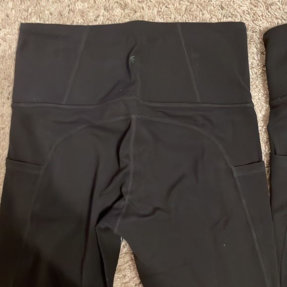 EUC lot of 2 Athleta mesh black and white yoga leggings with pockets sz S - Picture 8 of 8